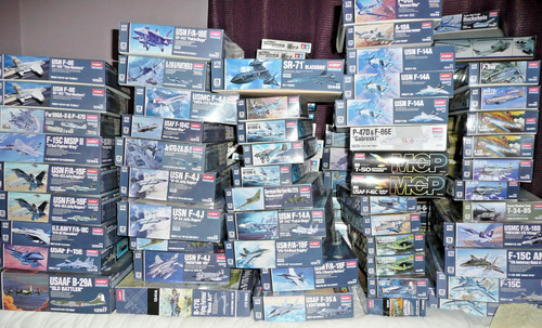 Academy scale model kits - model,