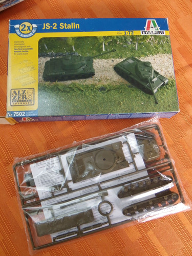 Italeri stalin tank 1 - italeri, js-2